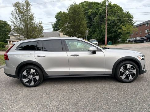 Used 2025 Volvo V60 B5 Cross Country Plus AWD/4WD image 8
