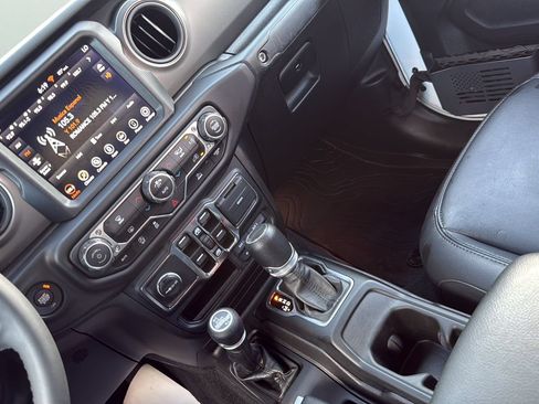 Used 2023 Jeep Gladiator Sport AWD/4WD image 18