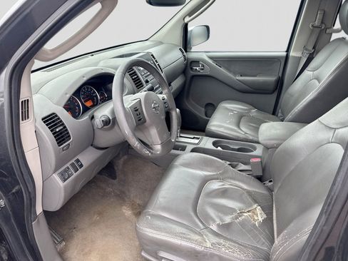 Used 2011 Nissan Frontier SL w/ Moonroof Pkg AWD/4WD image 2