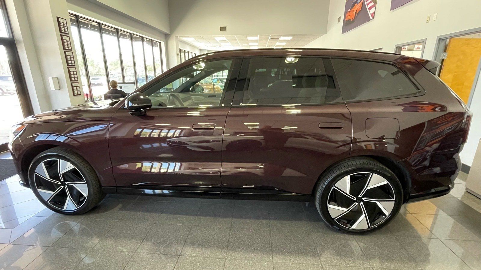 Used 2025 Volvo EX90 Ultra AWD/4WD image 2