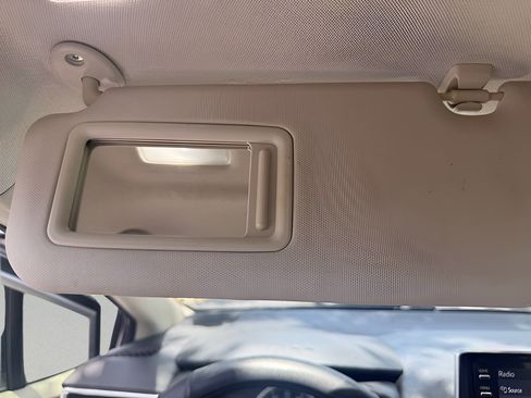Used 2021 Toyota Corolla LE FWD image 29