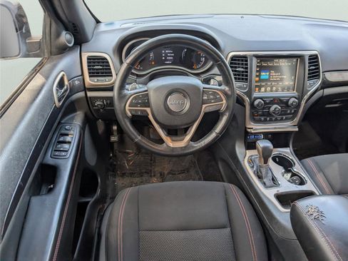 Used 2016 Jeep Grand Cherokee Laredo 75th Anniversary image 28