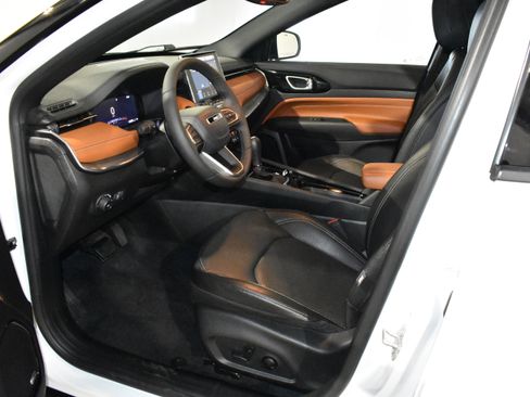 Used 2025 Jeep Compass Limited w/ Elite Group image 23