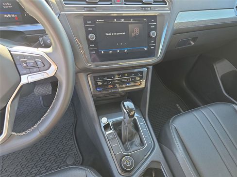Used 2022 Volkswagen Tiguan SE image 24