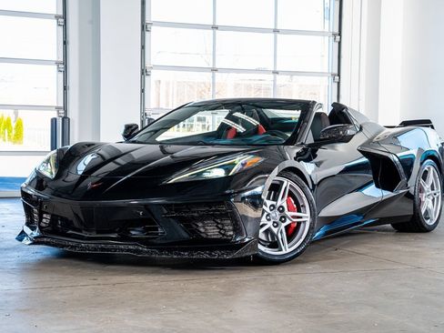 Used 2021 Chevrolet Corvette Stingray w/ Z51 Performance Package image 2