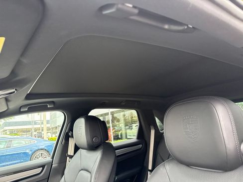 Certified 2023 Porsche Cayenne Platinum Edition AWD/4WD image 9