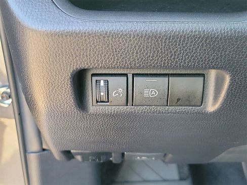 Used 2021 Toyota RAV4 LE image 29