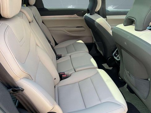 Used 2025 Volvo EX90 Plus AWD/4WD image 30