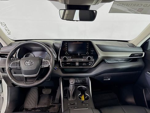 Certified 2022 Toyota Highlander XLE image 24
