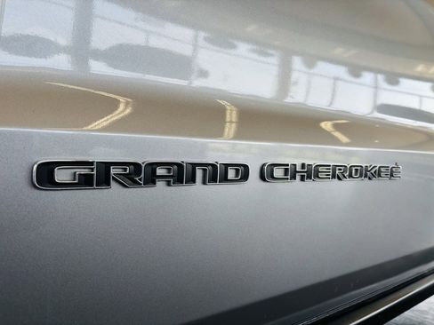 Used 2020 Jeep Grand Cherokee Limited AWD/4WD image 4