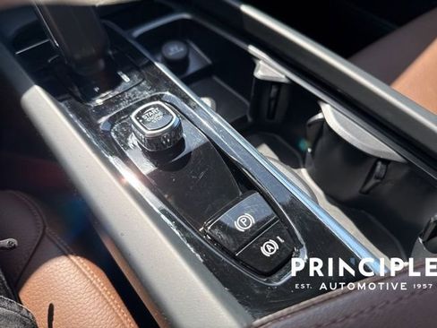 Certified 2025 Volvo V60 B5 Cross Country Plus image 17