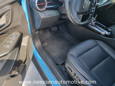 Used 2025 Chevrolet Trax RS w/ Driver Confidence Package image 14