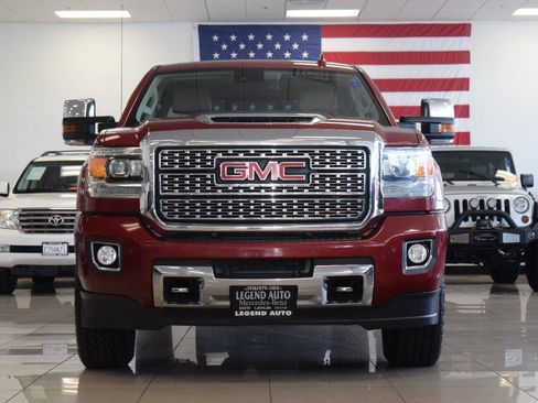 Used 2018 GMC Sierra 2500 Denali w/ Duramax Plus Package AWD/4WD image 6