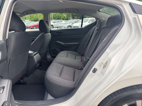 Used 2025 Nissan Altima 2.5 SV FWD image 25
