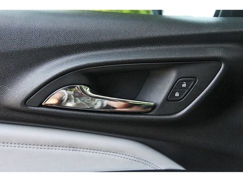 Used 2025 Chevrolet Trax LT w/ Driver Confidence Package FWD image 21