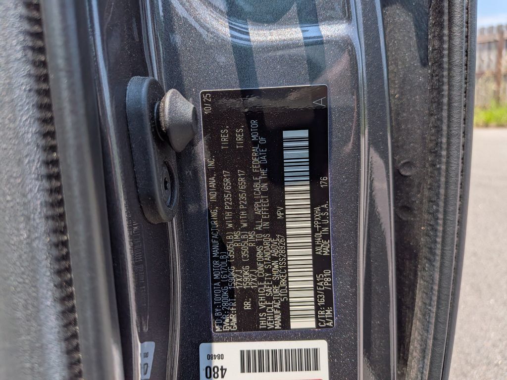 Used 2025 Toyota Sienna XLE w/ XLE Plus Package FWD image 34