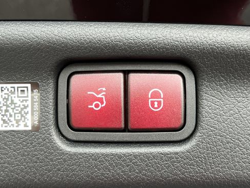 New 2025 Mercedes-Benz C 300 4MATIC Sedan image 25