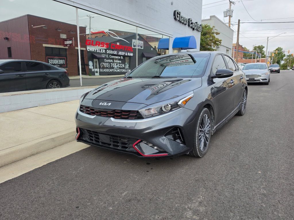 Used 2022 Kia Forte GT-Line w/ GT-Line Premium Package FWD image 2
