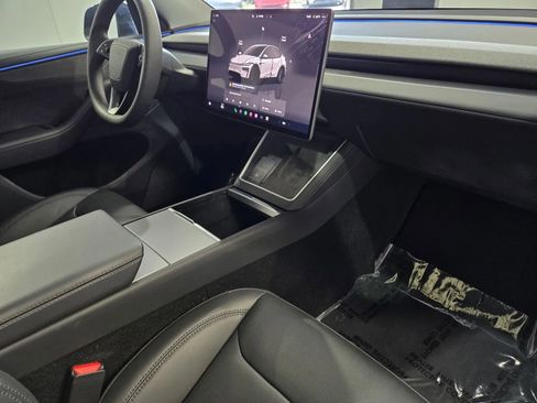 Used 2026 Tesla Model Y Long Range image 5