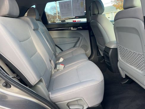 Used 2015 Kia Sorento LX image 23