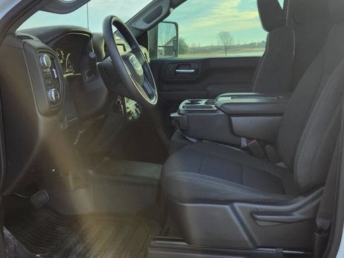 Used 2022 GMC Sierra 2500 Pro w/ Convenience Package image 7