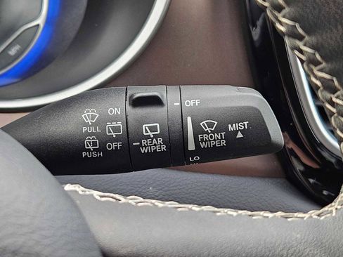 Used 2023 Chrysler Voyager LX image 28