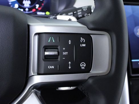 Used 2025 Land Rover Discovery Dynamic SE image 23