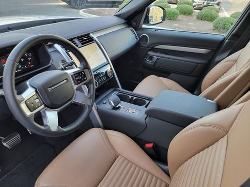 Used 2025 Land Rover Discovery Dynamic SE image 26