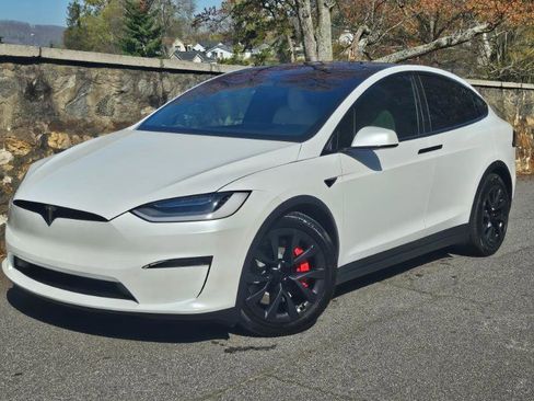 Used 2023 Tesla Model X Plaid image 2