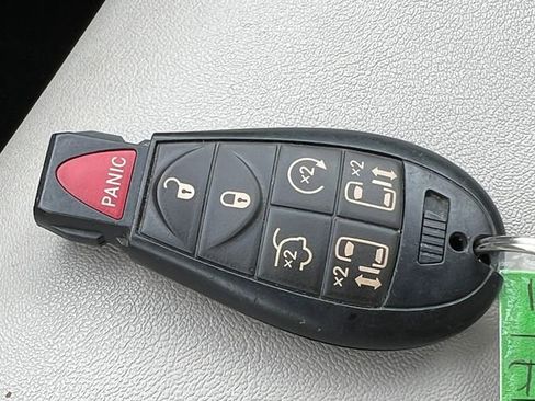 Used 2012 Chrysler Town & Country Limited FWD image 20