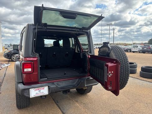Used 2021 Jeep Wrangler Unlimited Sport image 26