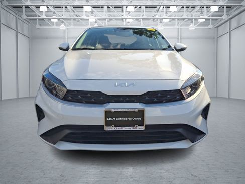 Used 2023 Kia Forte LXS w/ LXS Technology Package FWD image 2