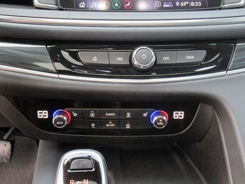 Used 2020 Buick Enclave Essence w/ Sound and Sites Package image 23