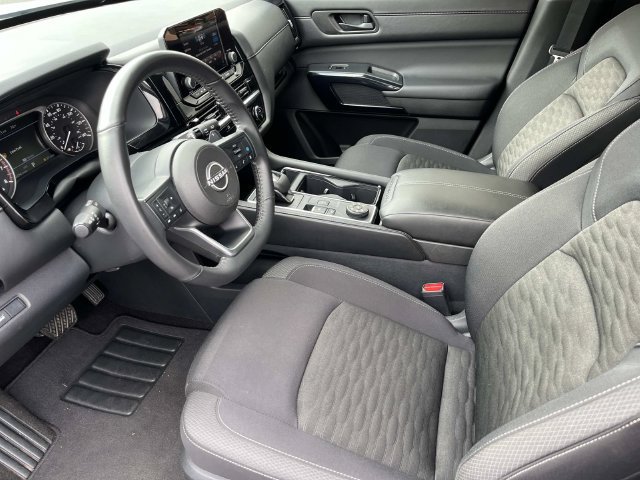 Used 2025 Nissan Pathfinder SV AWD/4WD image 27