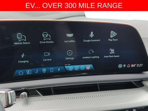 Used 2025 Cadillac Optiq Sport 2 w/ LPO, Floor Liner Package AWD/4WD image 19