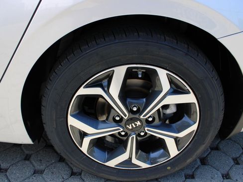 Used 2020 Kia Forte LXS FWD image 12