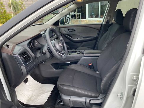 Used 2023 Nissan Rogue S AWD/4WD image 10