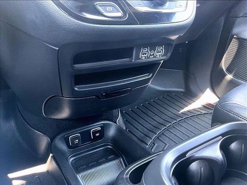 Used 2021 Chrysler Pacifica Touring-L w/ Premium & Safety Sphere Group FWD image 23