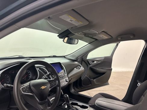 Used 2019 Chevrolet Malibu LT image 30
