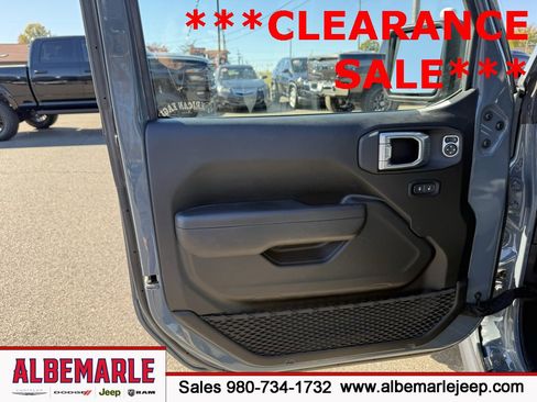 Used 2024 Jeep Wrangler Willys image 13