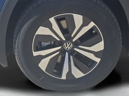 New 2026 Volkswagen Atlas Cross Sport SE image 8