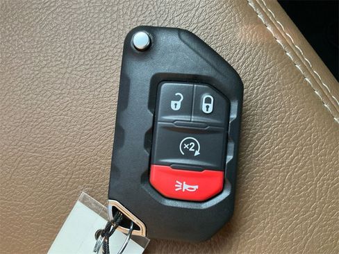 Used 2023 Jeep Wrangler Unlimited Sahara w/ Cold Weather Group image 31