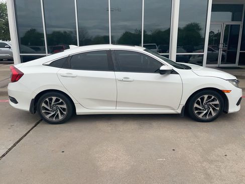 Used 2018 Honda Civic EX image 3