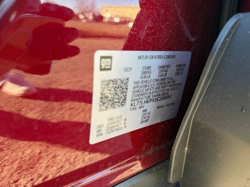 Used 2025 Chevrolet Trax LT image 28