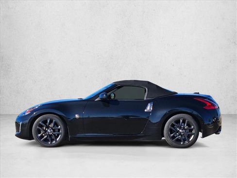 Used 2019 Nissan 370Z Roadster image 8
