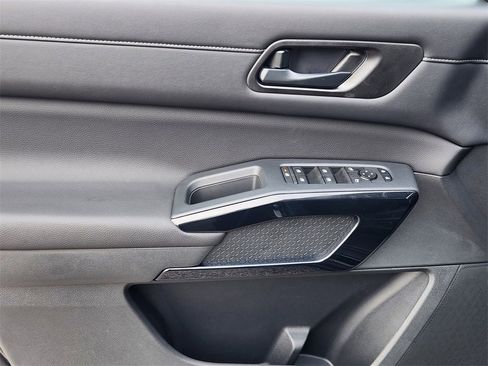 New 2025 Nissan Pathfinder SV w/ Black Appearance Package image 16