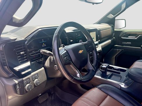 Used 2024 Chevrolet Silverado 1500 High Country AWD/4WD image 9