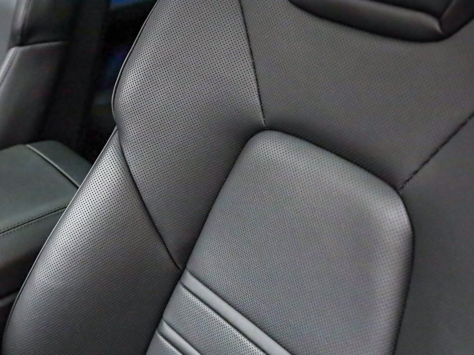 Certified 2025 Porsche Cayenne S AWD/4WD image 26