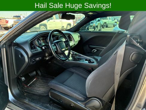 Used 2015 Dodge Challenger SXT RWD image 2