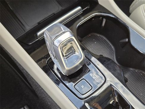 Certified 2023 Volvo XC40 B5 Plus w/ Protection Package Premier image 28